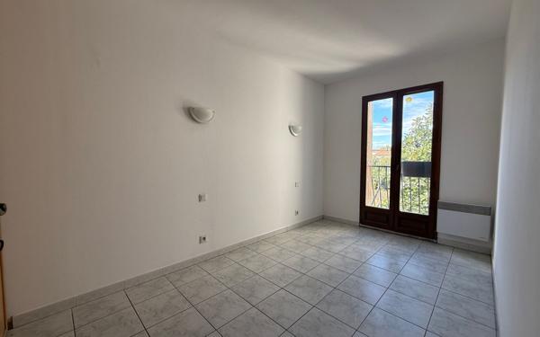 Maison à louer    5 pièces •  Espira-de-l'Agly