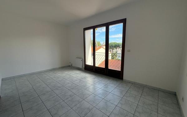 Maison à louer    5 pièces •  Espira-de-l'Agly