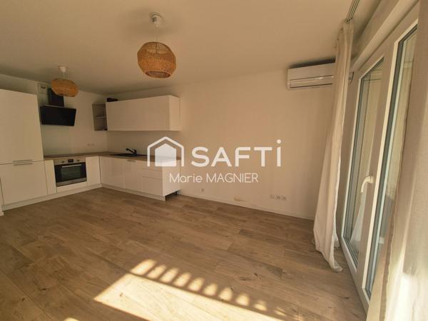 Quartier résidentiel recherché - Beau T2 de 43m2 avec terrasse 14m2 et parking privatif dans une résidence sécurisée, proche centre ville  COGOLIN