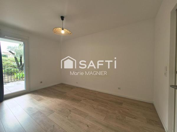 Quartier résidentiel recherché - Beau T2 de 43m2 avec terrasse 14m2 et parking privatif dans une résidence sécurisée, proche centre ville  COGOLIN