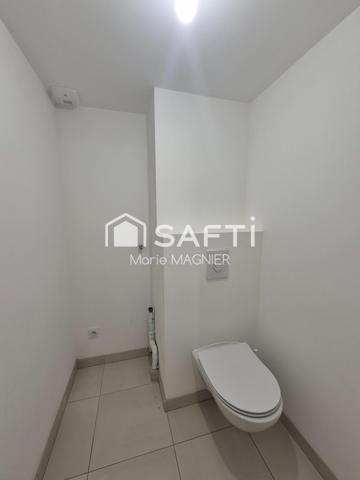 Quartier résidentiel recherché - Beau T2 de 43m2 avec terrasse 14m2 et parking privatif dans une résidence sécurisée, proche centre ville  COGOLIN