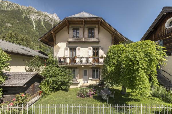 Chamonix, secteur Les Pècles, appartement 3 pièces, 2 chambres, 70M2 avec cave.