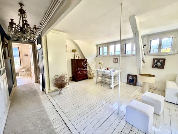 Chamonix, secteur Les Pècles, appartement 3 pièces, 2 chambres, 70M2 avec cave.