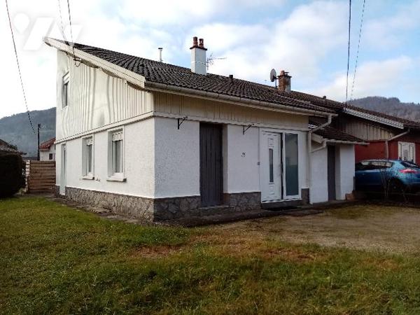 centre village, maison mitoyenne de 88 m² avec terrain de 455 M²
bon état général