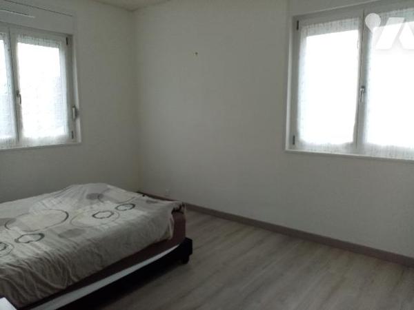 centre village, maison mitoyenne de 88 m² avec terrain de 455 M²
bon état général