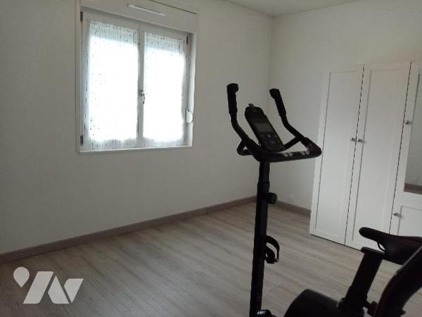 centre village, maison mitoyenne de 88 m² avec terrain de 455 M²
bon état général