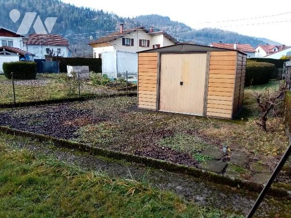 centre village, maison mitoyenne de 88 m² avec terrain de 455 M²
bon état général