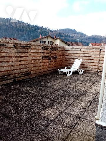 centre village, maison mitoyenne de 88 m² avec terrain de 455 M²
bon état général