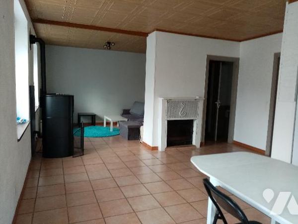 centre village, maison mitoyenne de 88 m² avec terrain de 455 M²
bon état général