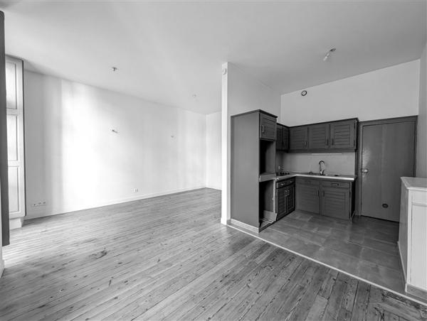 Place Royale – Lumineux 2 pièces dans immeuble ancien de caractère – 199.500 € fai
