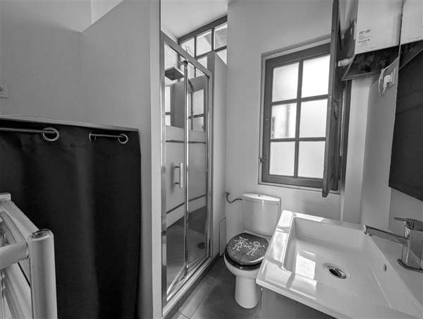 Place Royale – Lumineux 2 pièces dans immeuble ancien de caractère – 199.500 € fai