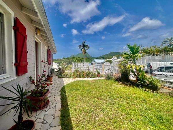 À vendre Ensemble immobilier 3 logements à Dizac LE DIAMANT (972)Vue magique sur le Rocher du Diamant