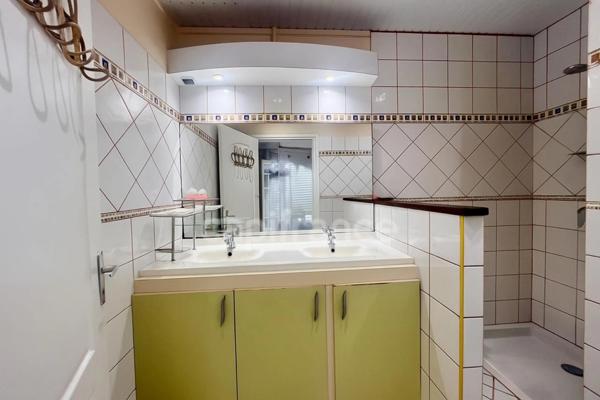 À vendre Ensemble immobilier 3 logements à Dizac LE DIAMANT (972)Vue magique sur le Rocher du Diamant