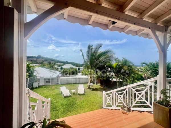 À vendre Ensemble immobilier 3 logements à Dizac LE DIAMANT (972)Vue magique sur le Rocher du Diamant