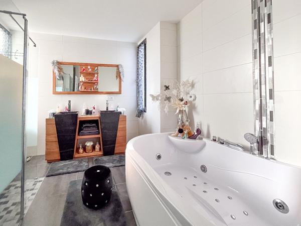 Maison 5 pièce(s) 138 m2 + maison T2 28 m2, Sainte soulle 17220