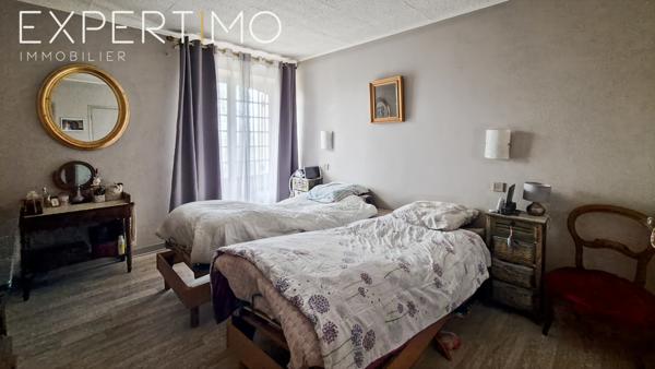 Verteillac (24320) Viager libre et un viager occupé pour cet ensemble immobilier type longère de deux logements Homme de 73 ans