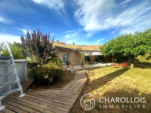 Maison familiale 140m² avec sous sol et vue dégagée - CHARNAY LES MÂCON