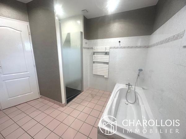 Maison familiale 140m² avec sous sol et vue dégagée - CHARNAY LES MÂCON