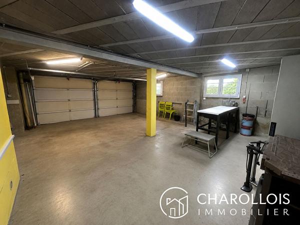 Maison familiale 140m² avec sous sol et vue dégagée - CHARNAY LES MÂCON