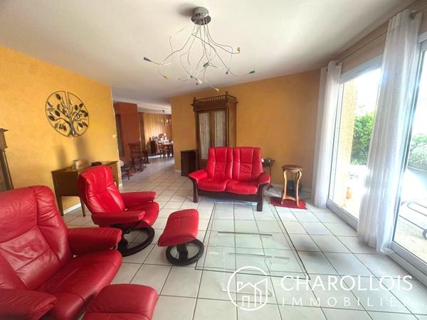 Maison familiale 140m² avec sous sol et vue dégagée - CHARNAY LES MÂCON