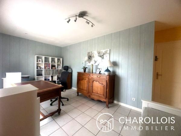 Maison familiale 140m² avec sous sol et vue dégagée - CHARNAY LES MÂCON