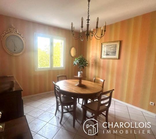 Maison familiale 140m² avec sous sol et vue dégagée - CHARNAY LES MÂCON