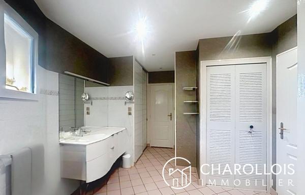 Maison familiale 140m² avec sous sol et vue dégagée - CHARNAY LES MÂCON
