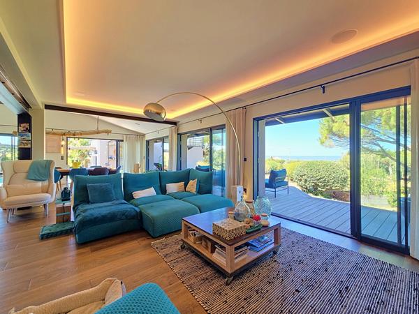 Maison
         8 pièces
        - 328 m² Bien prestige 2 500 000 € *