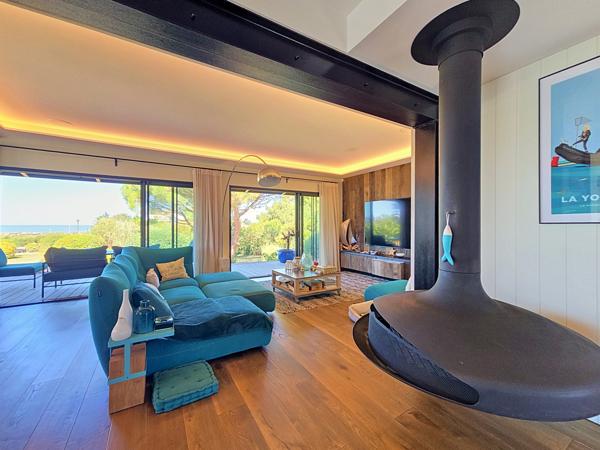Maison
         8 pièces
        - 328 m² Bien prestige 2 500 000 € *