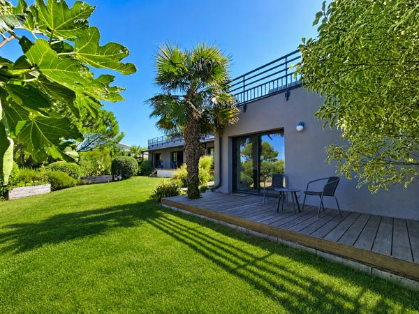 Maison
         8 pièces
        - 328 m² Bien prestige 2 500 000 € *