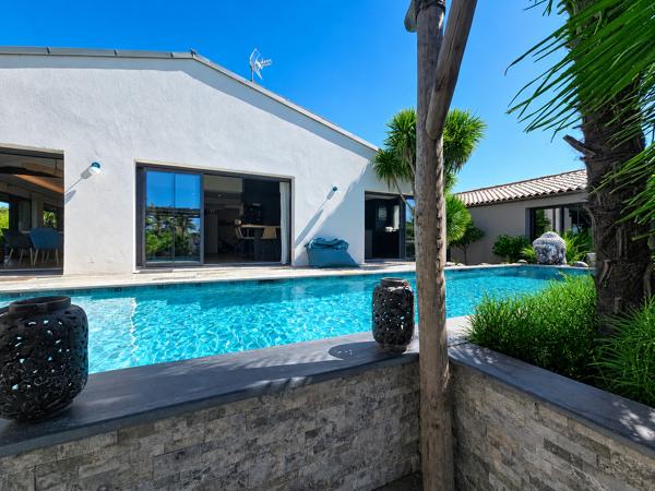 Maison
         8 pièces
        - 328 m² Bien prestige 2 500 000 € *