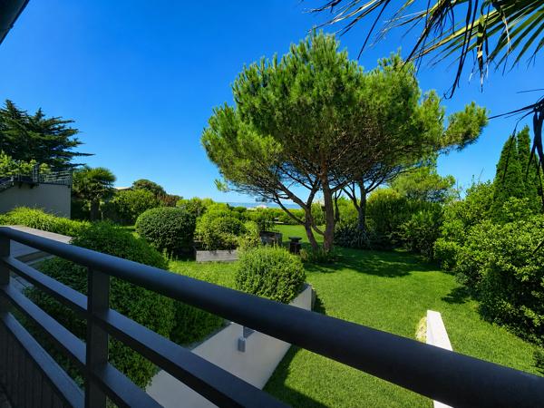 Maison
         8 pièces
        - 328 m² Bien prestige 2 500 000 € *