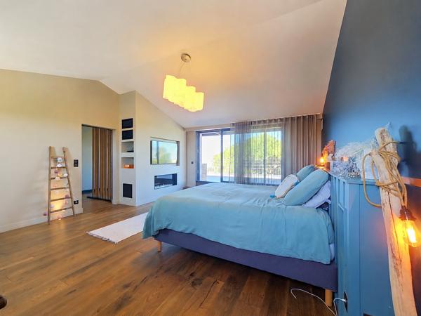 Maison
         8 pièces
        - 328 m² Bien prestige 2 500 000 € *