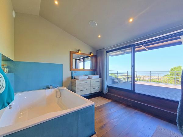 Maison
         8 pièces
        - 328 m² Bien prestige 2 500 000 € *
