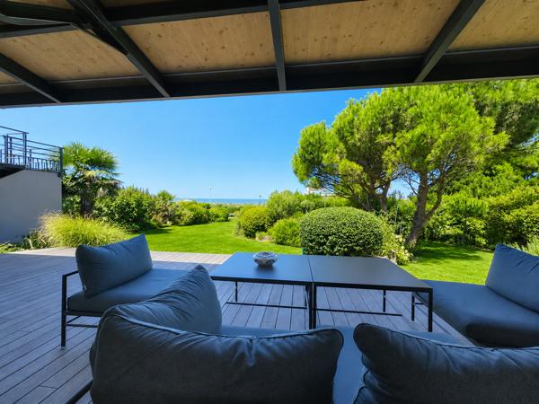 Maison
         8 pièces
        - 328 m² Bien prestige 2 500 000 € *