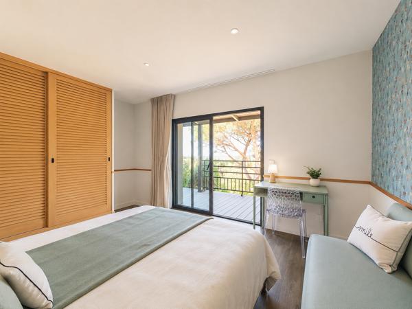 Maison
         8 pièces
        - 328 m² Bien prestige 2 500 000 € *