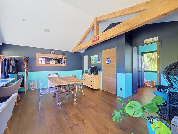 Maison
         8 pièces
        - 328 m² Bien prestige 2 500 000 € *