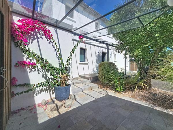 Maison
         8 pièces
        - 328 m² Bien prestige 2 500 000 € *