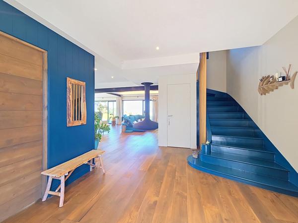 Maison
         8 pièces
        - 328 m² Bien prestige 2 500 000 € *