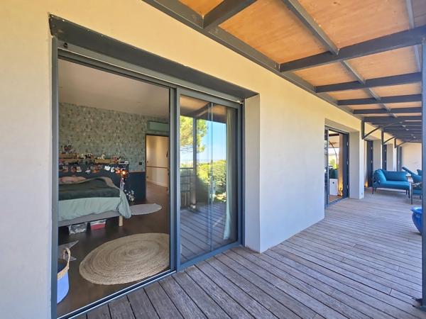 Maison
         8 pièces
        - 328 m² Bien prestige 2 500 000 € *
