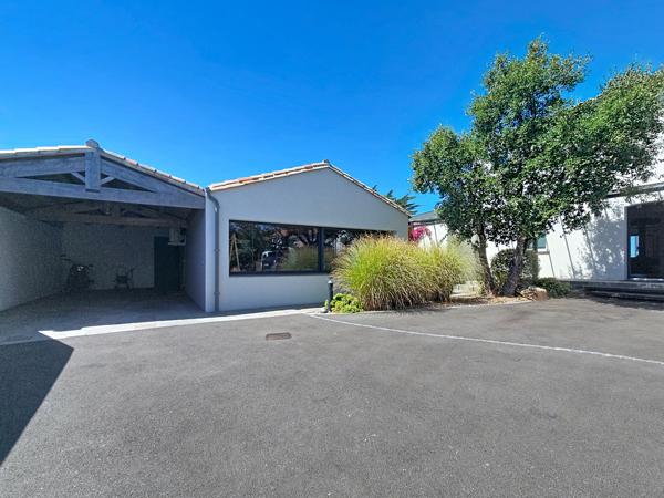 Maison
         8 pièces
        - 328 m² Bien prestige 2 500 000 € *