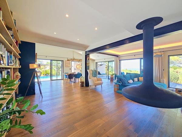 Maison
         8 pièces
        - 328 m² Bien prestige 2 500 000 € *