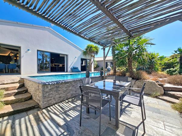 Maison
         8 pièces
        - 328 m² Bien prestige 2 500 000 € *