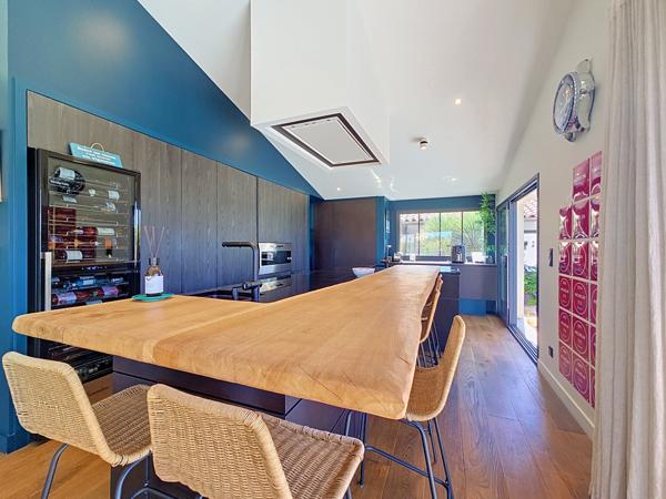 Maison
         8 pièces
        - 328 m² Bien prestige 2 500 000 € *