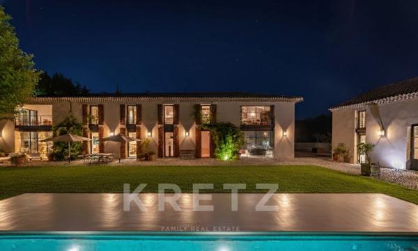 PROPRIÉTÉ D'EXCEPTION DE 1 000 M2 AU COEUR DE 3 HECTARES DE VIGNES & D'OLIVIERS CENTENAIRES