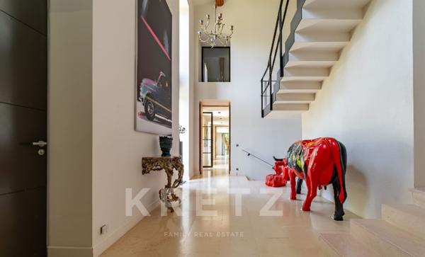 PROPRIÉTÉ D'EXCEPTION DE 1 000 M2 AU COEUR DE 3 HECTARES DE VIGNES & D'OLIVIERS CENTENAIRES