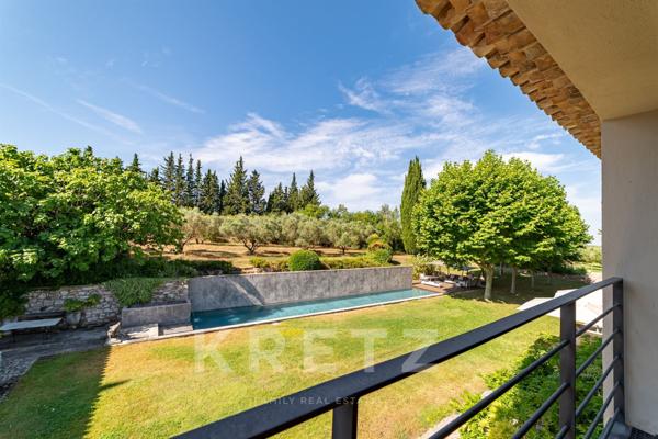 PROPRIÉTÉ D'EXCEPTION DE 1 000 M2 AU COEUR DE 3 HECTARES DE VIGNES & D'OLIVIERS CENTENAIRES