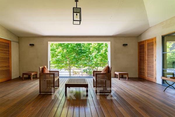 PROPRIÉTÉ D'EXCEPTION DE 1 000 M2 AU COEUR DE 3 HECTARES DE VIGNES & D'OLIVIERS CENTENAIRES