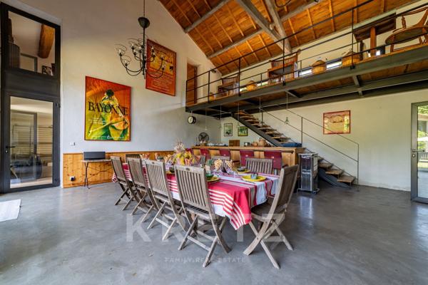 PROPRIÉTÉ D'EXCEPTION DE 1 000 M2 AU COEUR DE 3 HECTARES DE VIGNES & D'OLIVIERS CENTENAIRES