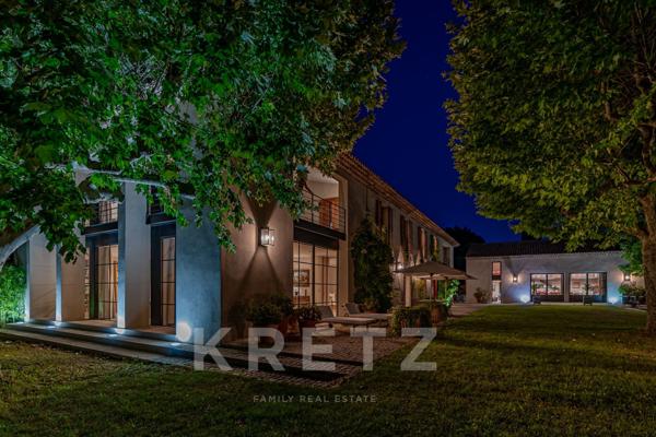 PROPRIÉTÉ D'EXCEPTION DE 1 000 M2 AU COEUR DE 3 HECTARES DE VIGNES & D'OLIVIERS CENTENAIRES